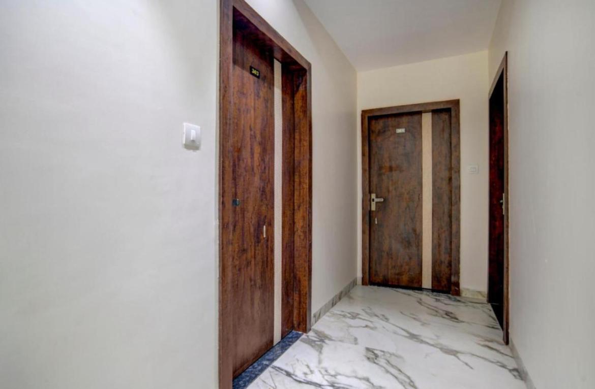 Hotel Vrindavan Prosperity エクステリア 写真