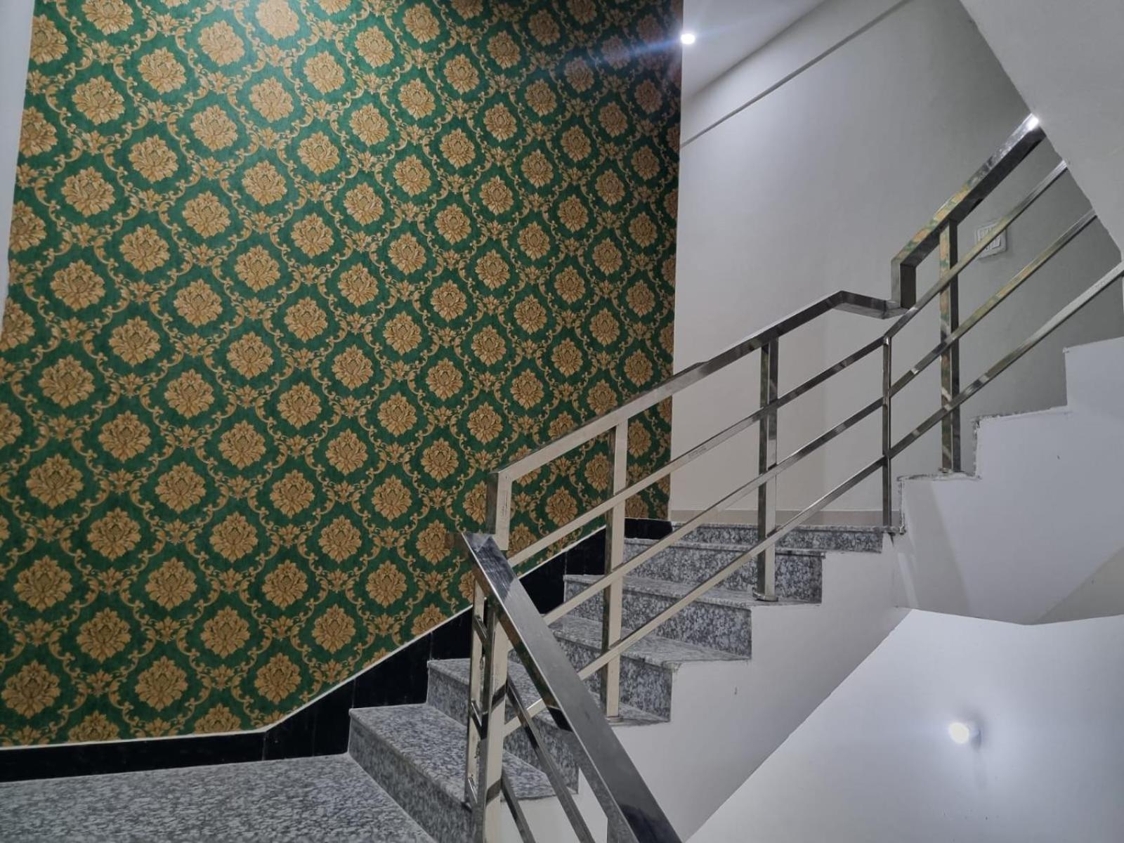 Hotel Vrindavan Prosperity エクステリア 写真