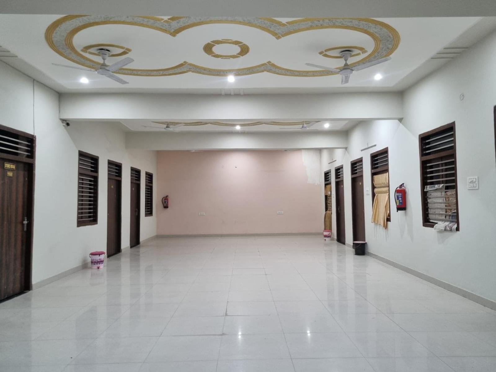 Hotel Vrindavan Prosperity エクステリア 写真